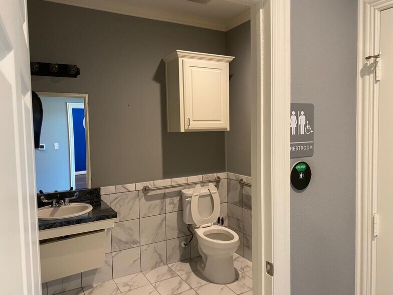More Photos Of 8951 Collin McKinney Pky, McKinney Medical For Sale