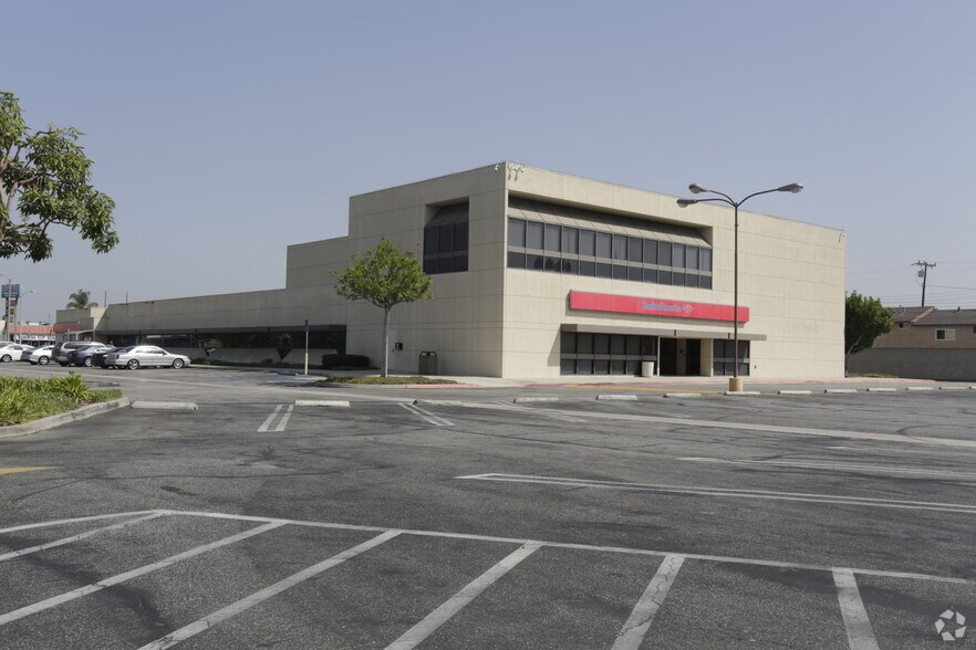 More Photos Of 1450 W Redondo Beach Blvd, Gardena Bank For Lease