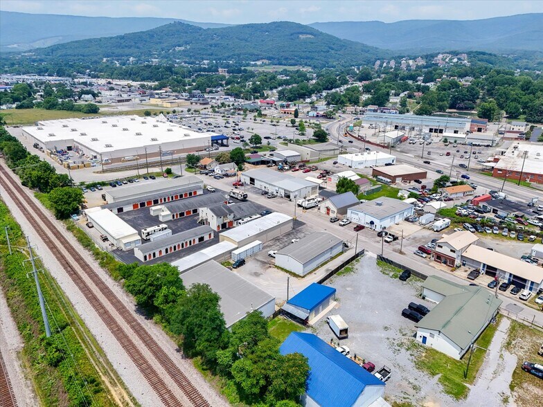 More Photos Of 722-726 Roanoke St, Salem Research And Development For Sale