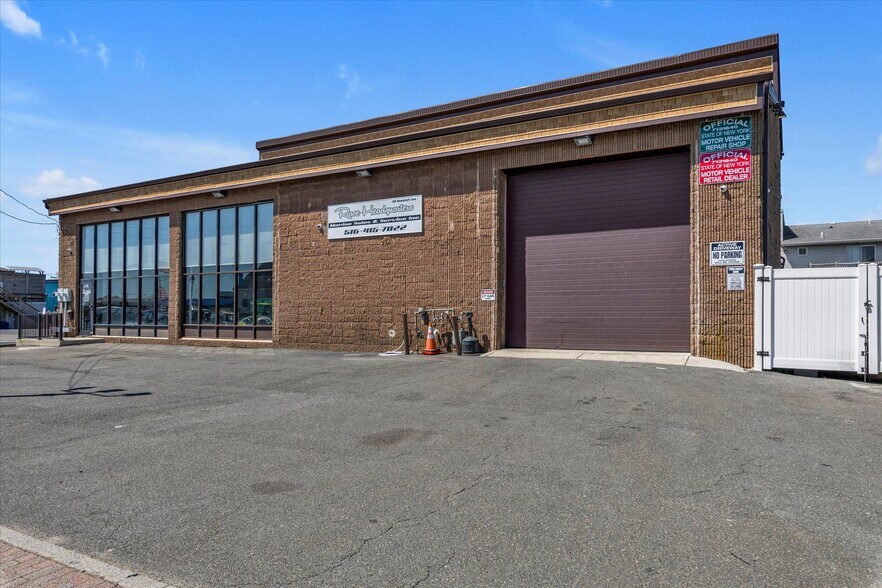 Primary Photo Of 314 Woodcleft Ave, Freeport Freestanding For Sale