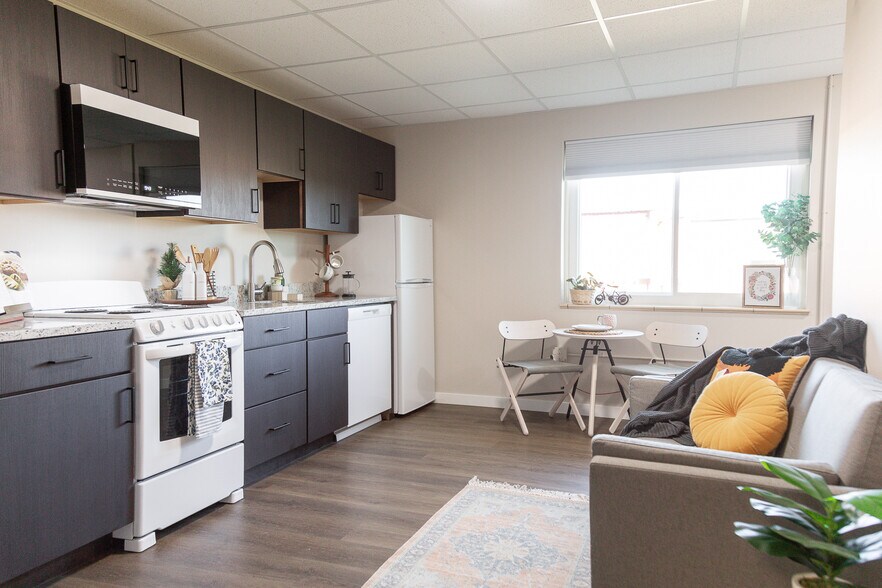 More Photos Of 810 Memorial Dr, Chilton Apartments For Sale
