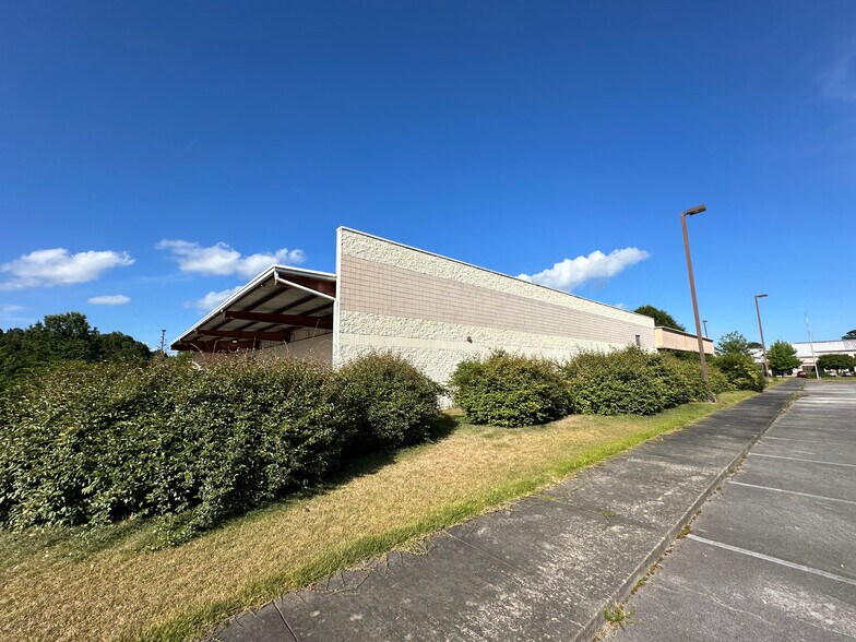 More Photos Of 3200 Wellons Blvd, New Bern Office For Lease