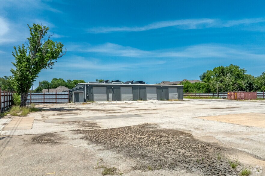 More Photos Of 8403 Bassett St, Houston Warehouse For Sale