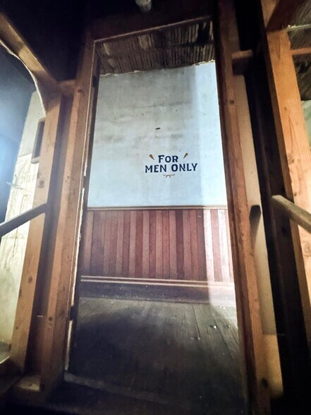 More Photos Of 200 S 3rd St, Leesville Hospitality For Sale