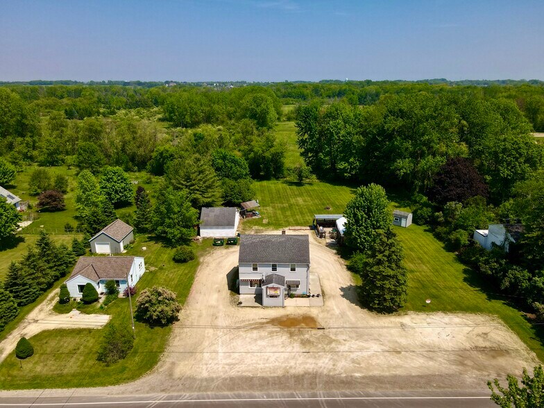 More Photos Of 3172 N Riverside Dr, Saukville General Retail For Sale