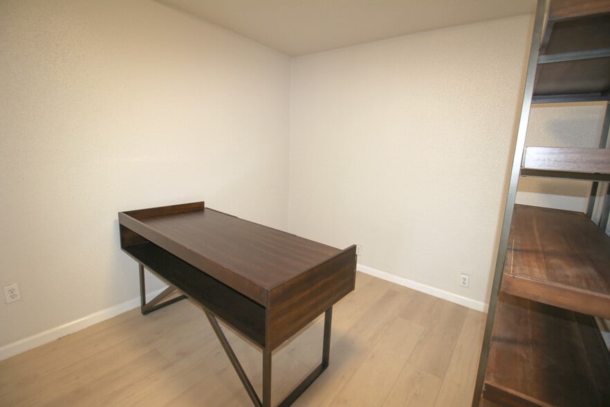 More Photos Of 1500 Wyoming Ave, El Paso Auto Repair For Sale