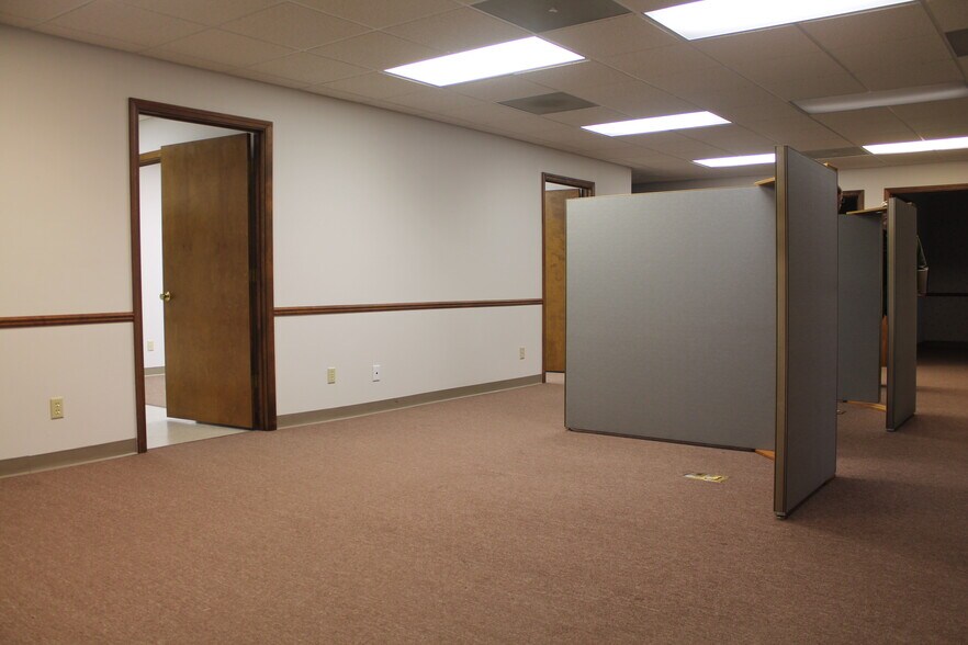 More Photos Of 1001 E Main St, Carbondale Office For Sale