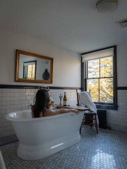 More Photos Of 3805 Main St, Stone Ridge Hotel For Sale