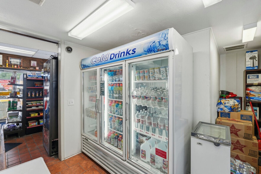 More Photos Of 101 S Friendswood Dr, Friendswood General Retail For Sale