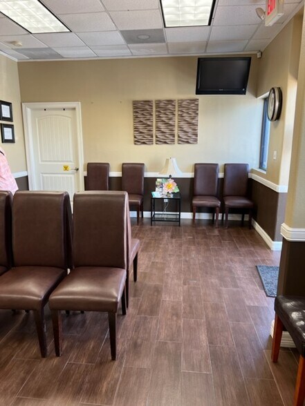 More Photos Of 3509 E Main Ave, Alton Medical For Sale