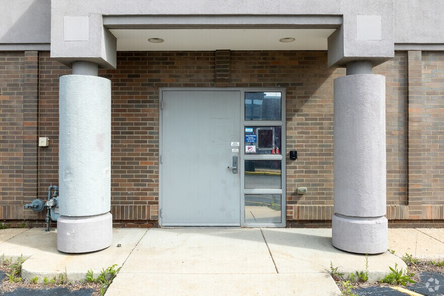 More Photos Of 120 N La Grange Rd, La Grange Medical For Sale