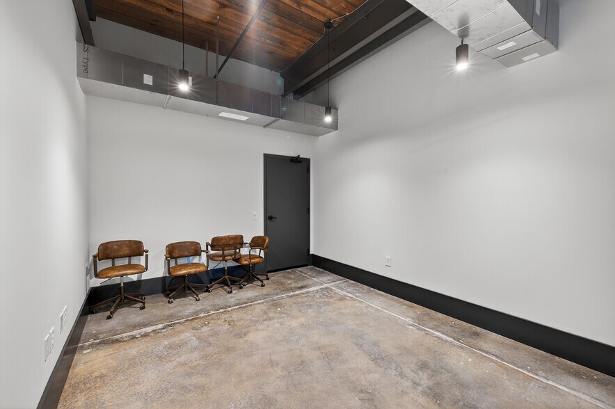 More Photos Of 200 Barrett St, Monroe Warehouse For Lease