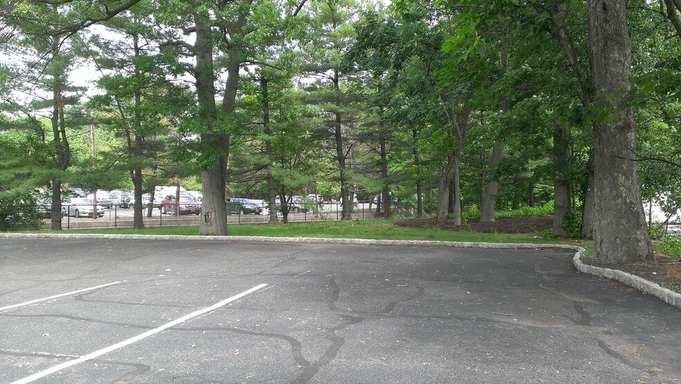 More Photos Of 65 E Northfield Rd, Livingston Medical For Lease