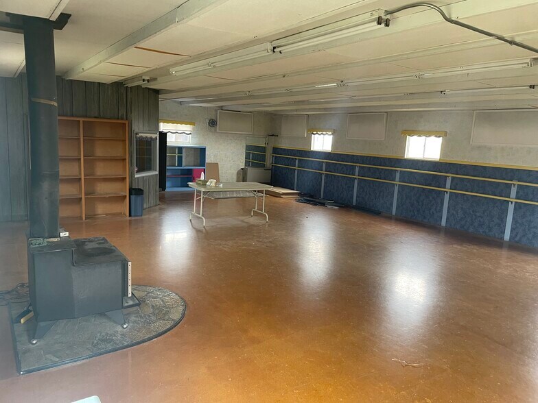 More Photos Of 370 N State St, Shelley Storefront Retail Residential For Lease