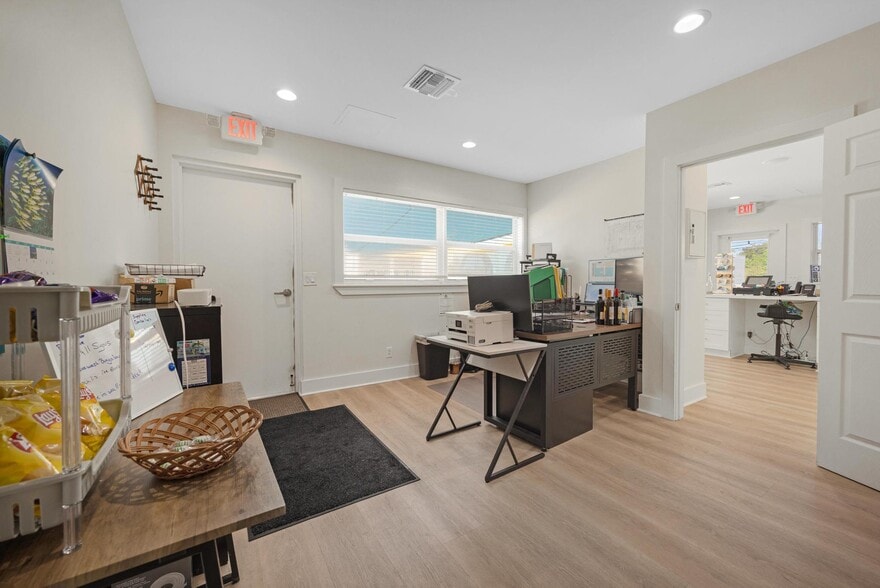 More Photos Of 19950-19980 Overseas Hwy, Sugarloaf Key Office For Sale