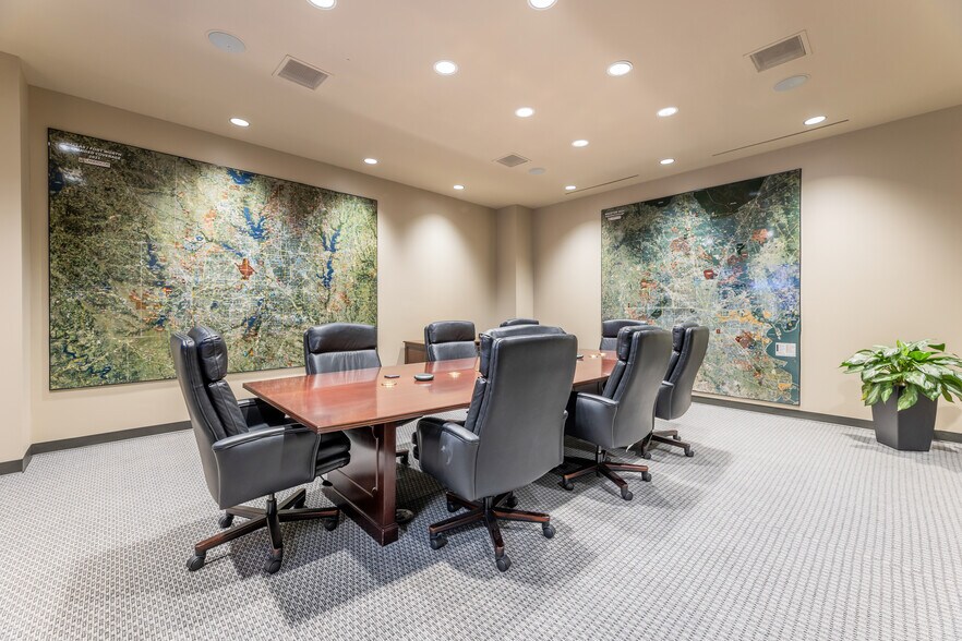 More Photos Of 9000 Gulf Fwy, Houston Office For Lease