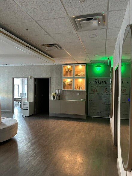 More Photos Of 2295 S Hiawassee Rd, Orlando Office For Lease