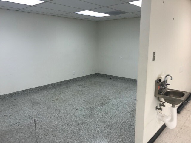 More Photos Of 2065 Sperry Ave, Ventura Manufacturing For Lease