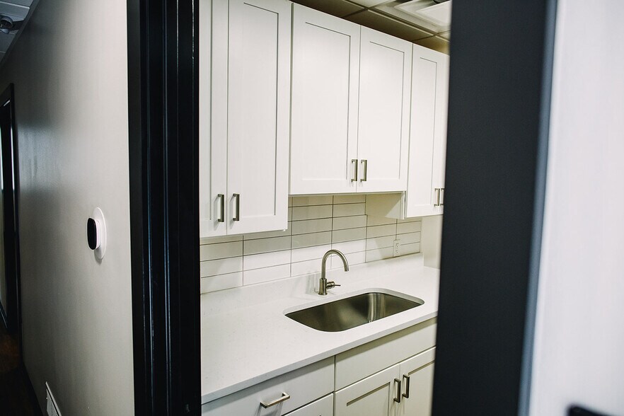 More Photos Of 3887 Indianola Ave, Columbus Office For Lease