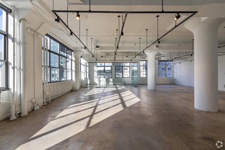 More Photos Of 121 Varick St, New York Loft Creative Space For Lease