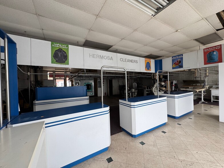 More Photos Of 445 S Pacific Coast Hwy, Redondo Beach General Retail For Lease