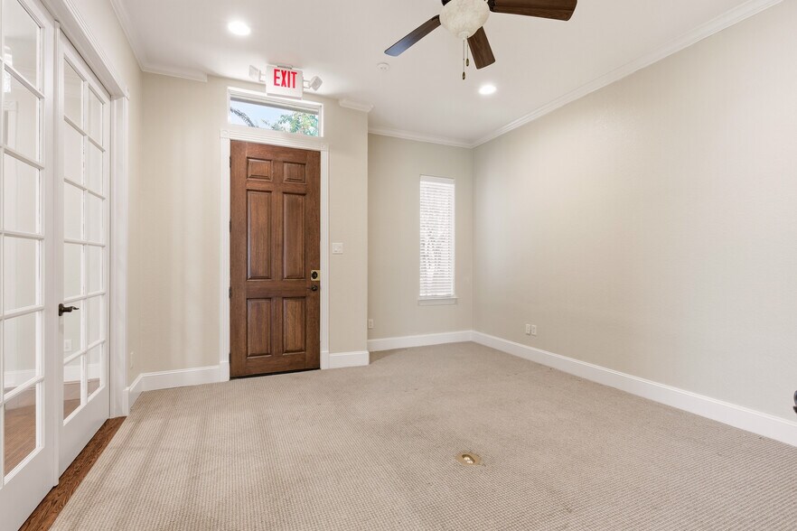 More Photos Of 11623 Spring Cypress Rd, Tomball Office For Sale