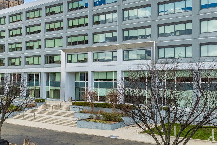 More Photos Of 250 Pehle Ave, Saddle Brook Office For Lease