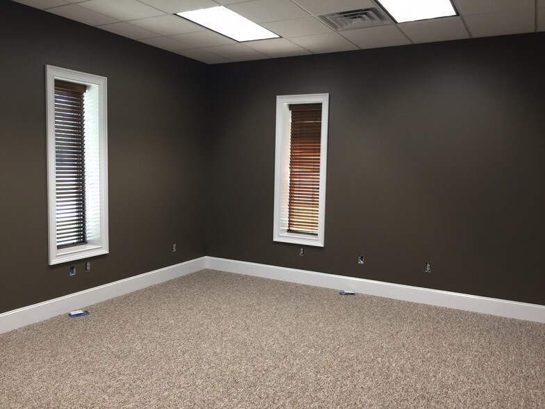 More Photos Of 2375 US Highway 78, Moody Office For Lease