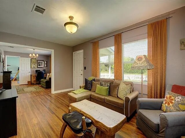 More Photos Of 1301 E Main St, Round Rock Specialty For Sale