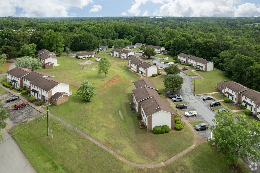 More Photos Of 121 Lyman Ave, Duncan Apartments For Sale