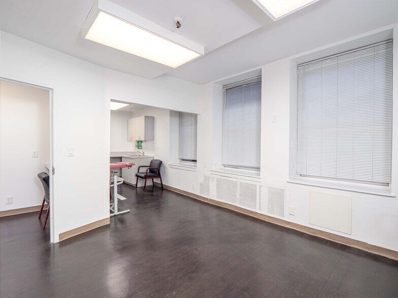 More Photos Of 251 W 19th St, New York Apartments For Sale