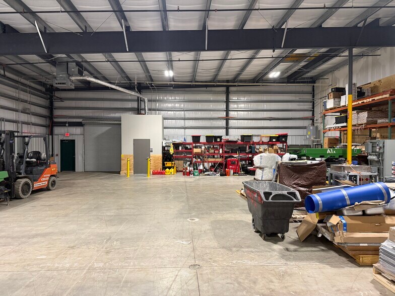 More Photos Of 119 Arnold Mill Pk, Woodstock Light Manufacturing For Lease