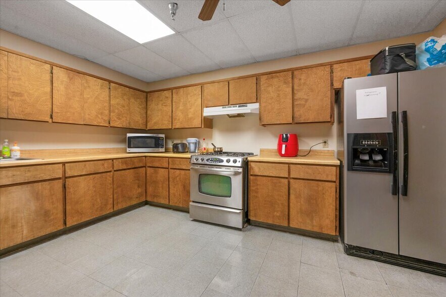 More Photos Of 1343 S Main St, Porterville Warehouse For Sale