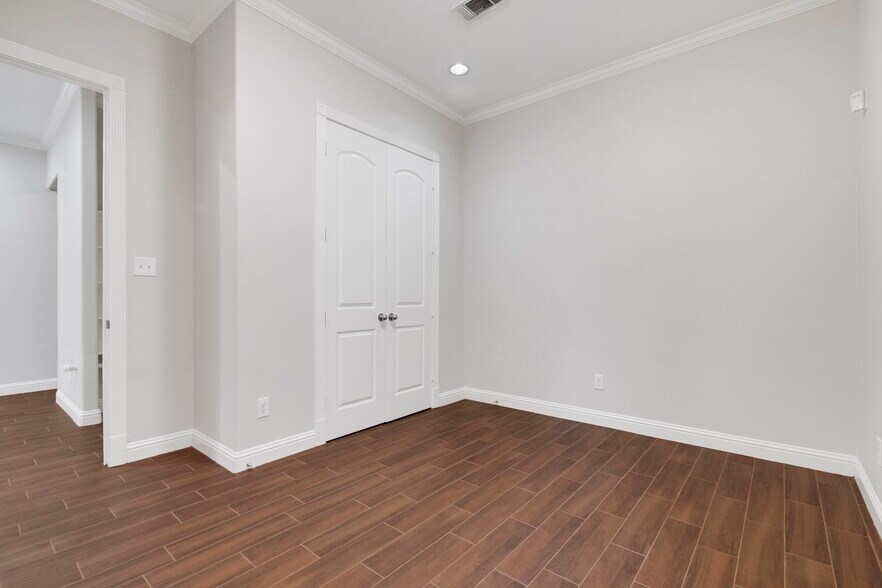 More Photos Of 12818 Willow Centre, Houston Office Residential For Sale