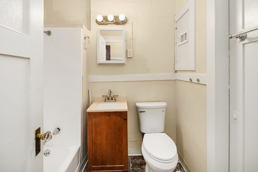 More Photos Of 504 E Denny Way, Seattle Apartments For Sale