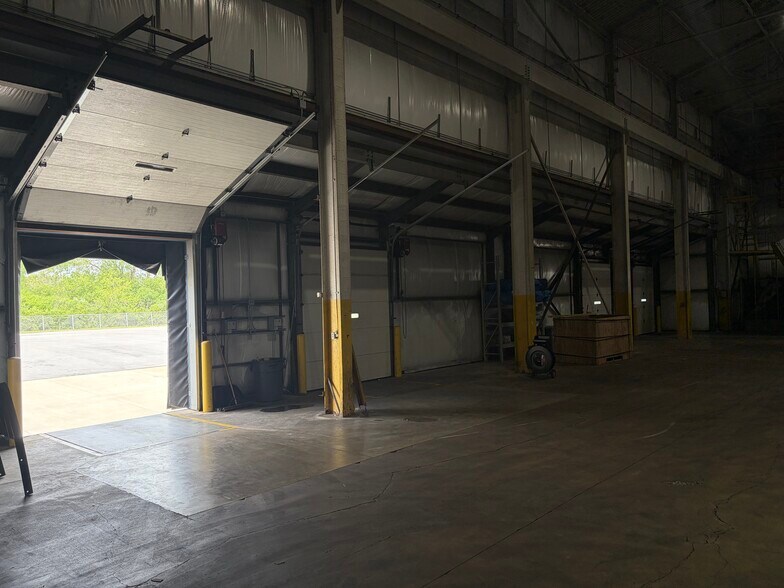 More Photos Of 300 E Joe Orr Rd, Chicago Heights Manufacturing For Sale