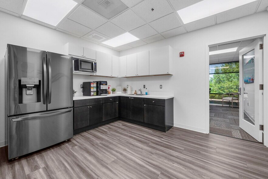 More Photos Of 3975 Fair Ridge Dr, Fairfax Office For Sale