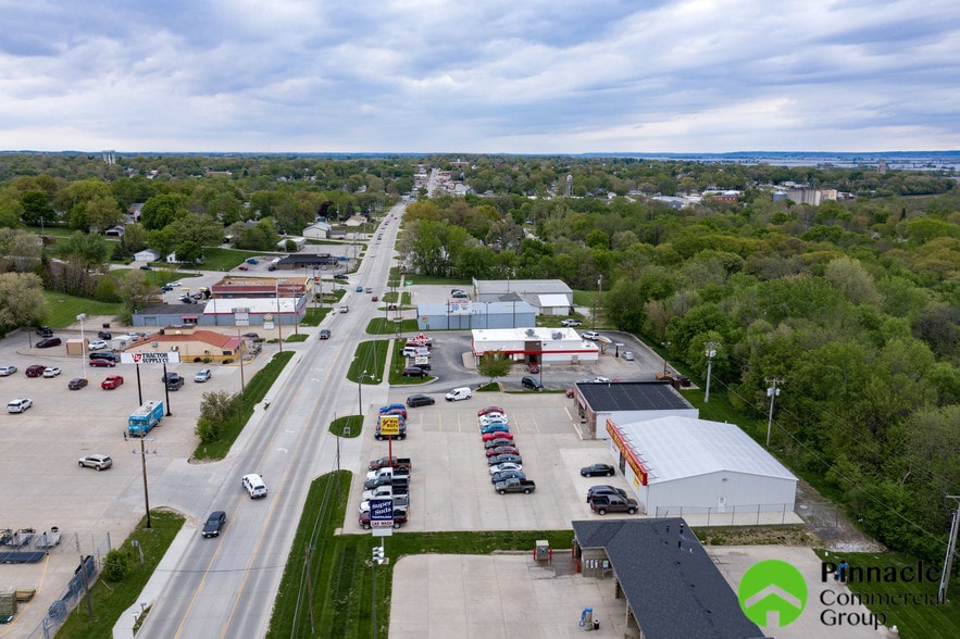 More Photos Of 1651 S 11th St, Nebraska City Showroom For Sale