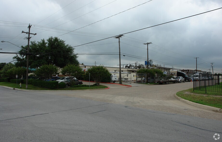 More Photos Of 8319 Chancellor Row, Dallas Warehouse For Sale