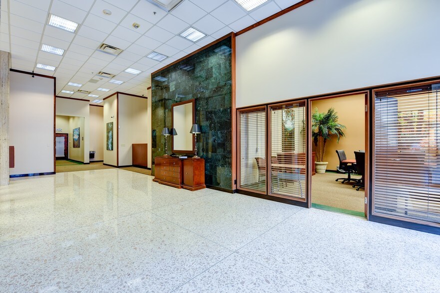 More Photos Of 607 Market St, Knoxville Office For Lease