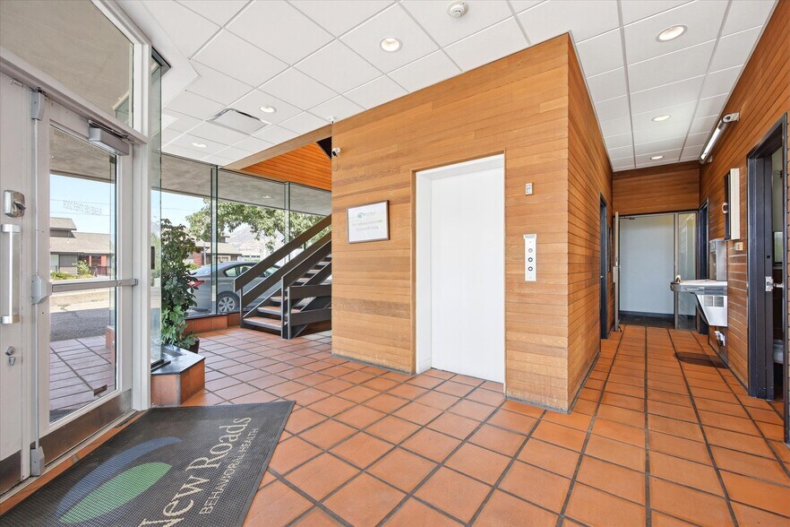 More Photos Of 2450 E Fort Union Blvd, Cottonwood Heights Office For Sale