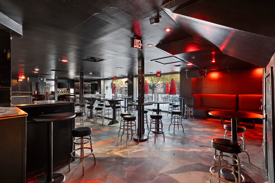 More Photos Of 10333 E Technology Blvd, Dallas Bar For Sale