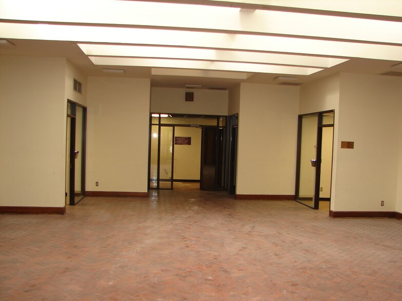 More Photos Of 10443 Gulfdale St, San Antonio Light Distribution For Lease