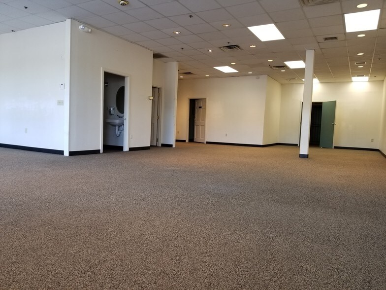 More Photos Of 120 Stafford St, Worcester Storefront Retail Office For Lease