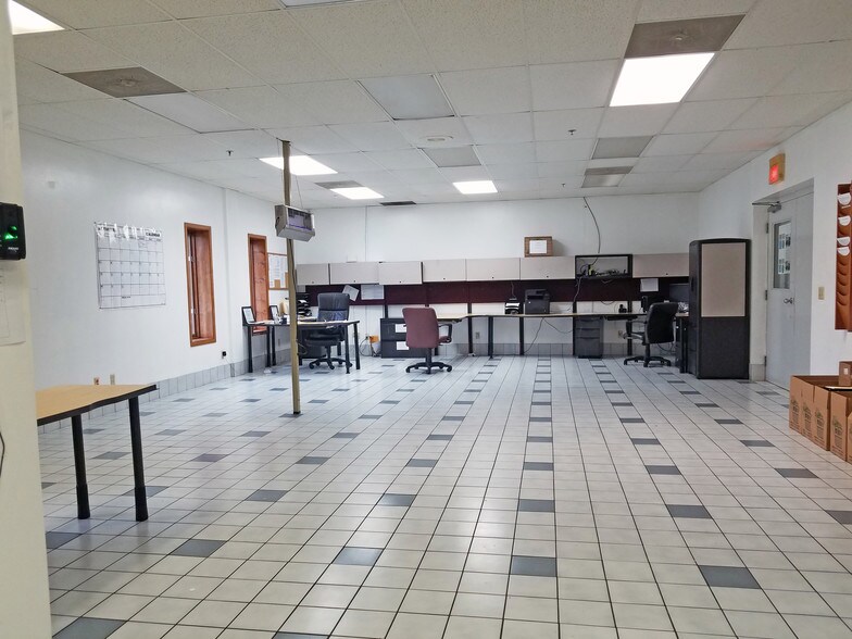 More Photos Of 528 E Tyranena Park Rd, Lake Mills Manufacturing For Sale