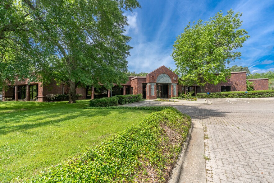 More Photos Of 400 W Houston St, Marshall Office For Sale