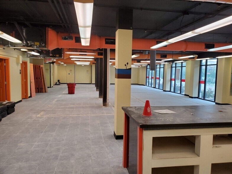 More Photos Of 800 W Hovey St, Normal Apartments For Lease