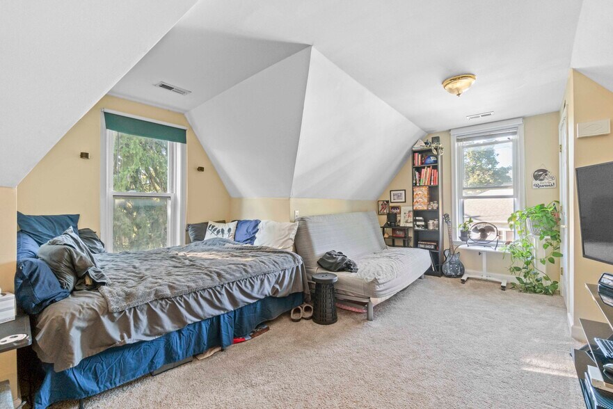 More Photos Of 5011 Roland Ave, Baltimore Apartments For Sale