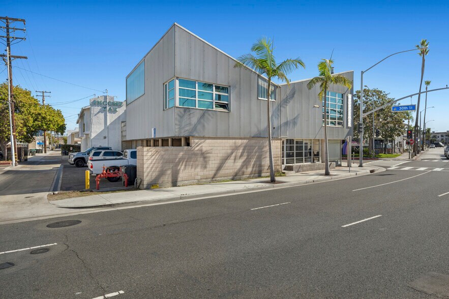 More Photos Of 3000-3002 Newport Blvd, Newport Beach General Retail For Sale