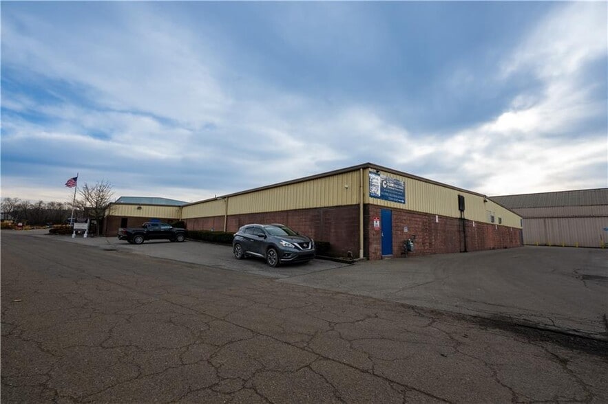 More Photos Of 320 4th St, Blawnox Manufacturing For Sale